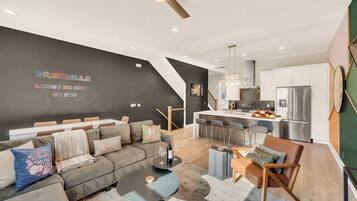 Een televisie en een kantoor