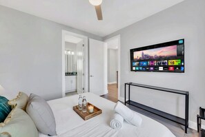 4 Schlafzimmer, Schreibtisch, Bügeleisen/Bügelbrett, WLAN