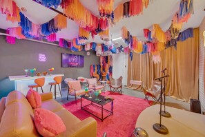 Karaoke bar with a brown sofa lounge for your crew. The stage and mic are waiting for someone brave enough to go first - Festival season Nashville house: karaoke & ping pong room, sleeps 12 (Nashville)