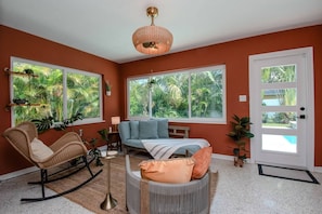 Living area - Paradise Palms - Private Pool Oasis - St. Pete (St Petersburg)