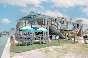 Outdoor dining - Paradise Palms - Private Pool Oasis - St. Pete (St Petersburg)