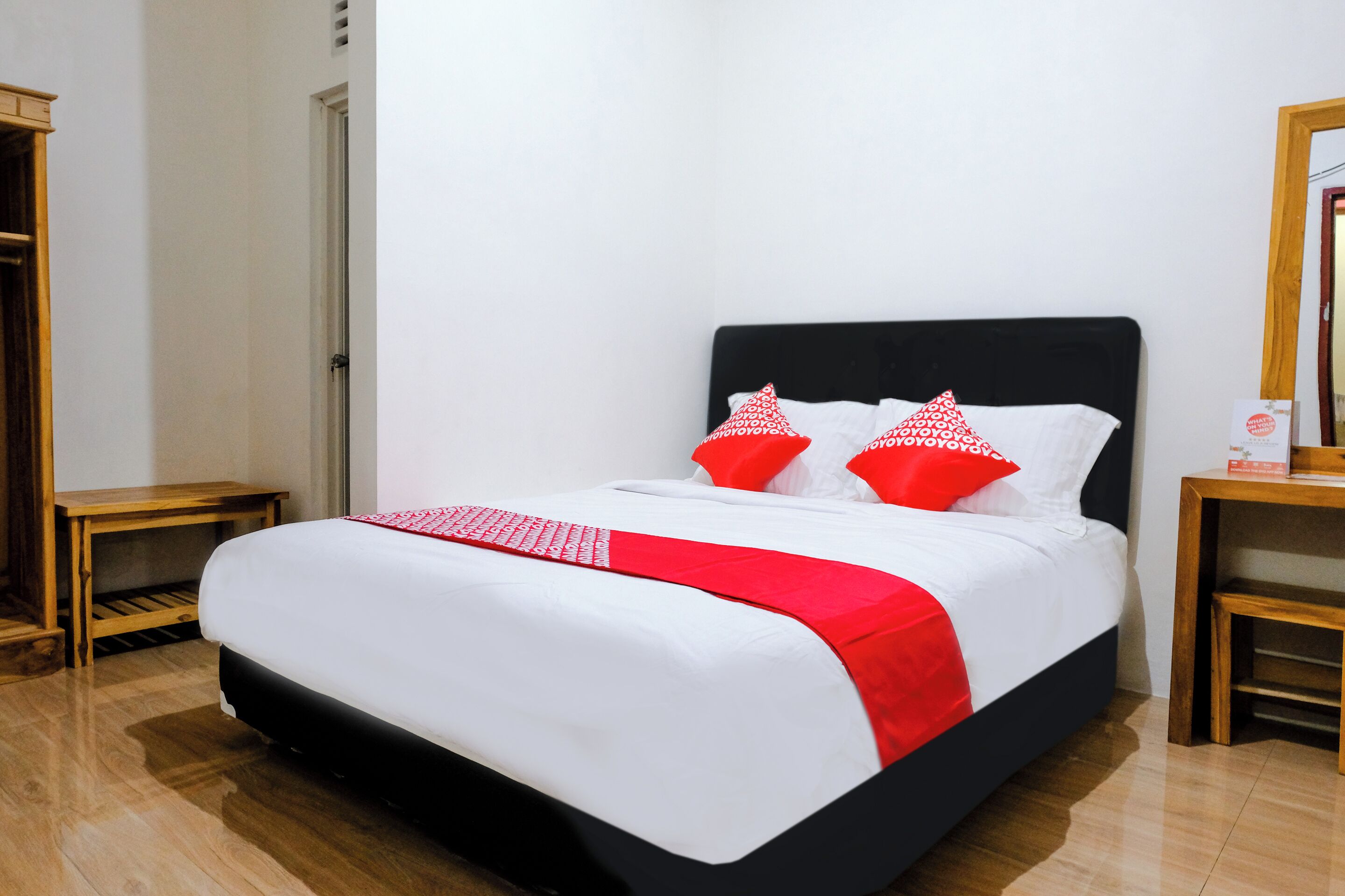 Desk, free WiFi, bed sheets