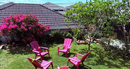 Luxurious 3BR House w/ Balcony, Garden in Sunset Vancouver