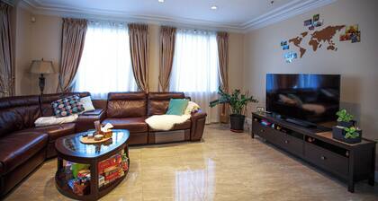 Luxurious 3BR House w/ Balcony, Garden in Sunset Vancouver