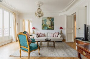 Living area - RUE Saint DIDier Champs Élysées 3 beds 3.5 bath (Paris)