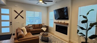 NEW! Eden Escape 5bd/4.5bth Home w/ Hot Tub