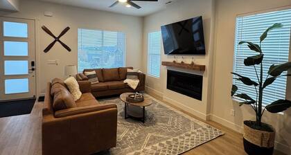 NEW! Eden Escape 5bd/4.5bth Home w/ Hot Tub