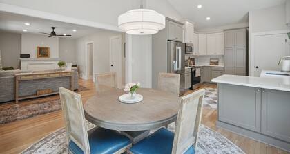 Recently Remodeled! Charming 2-bedroom bungalow in terrific DSM neighborhood