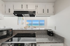 Fridge, stovetop