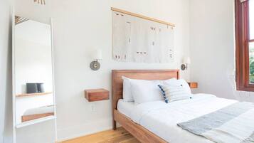 2 slaapkamers, een bureau, een strijkplank/strijkijzer, gratis wifi