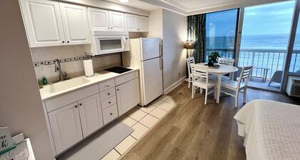 Direct Ocean view with private balcony - 2 Queen beds