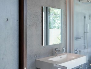 Hårføner og håndklær