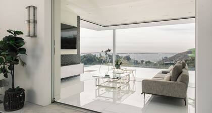 THE MULLHOLAND HIDEAWAY