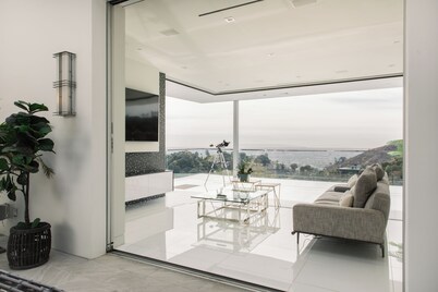 THE MULLHOLAND HIDEAWAY