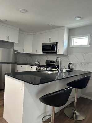 Refrigerador, microondas, horno, placa de cocina