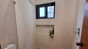 غرفة مزدوجة مريحة - برواق - منظر للحديقة | مكتب وواي فاي مجانًا