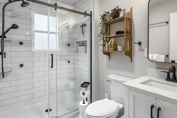 Shower, hair dryer, towels, shampoo
