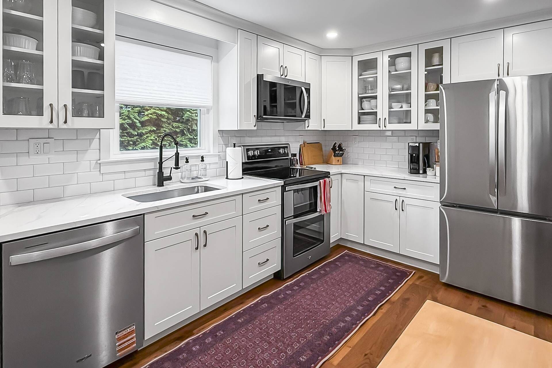 Fridge, oven, stovetop, dishwasher