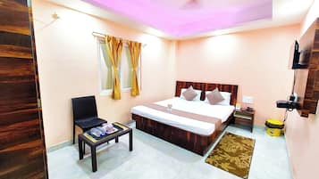 Standard Double Room, Multiple Beds | Hypo-allergenic bedding, in-room safe, desk, soundproofing