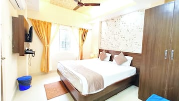 Hypoallergeen beddengoed, een kluis op de kamer, een bureau