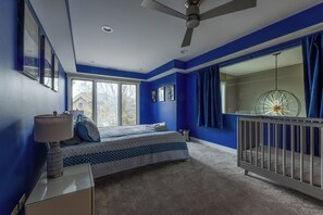 6 bedrooms, iron/ironing board, WiFi, bed sheets