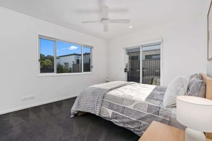 4 bedrooms, WiFi, bed sheets