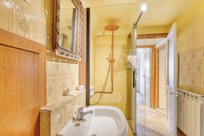 Honeymoon Apartment, 3 Bedrooms (Boutique Apartment Casa Del Giudice) | Bathroom | Shower, bidet, towels, soap