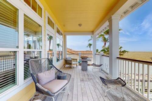 Multilevel beach townhome with water view, full kitchen, balconies, shared pool