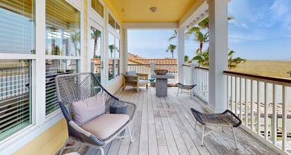Multilevel beach townhome with water view, full kitchen, balconies, shared pool