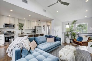 Unclassified image, 3 of 29, button