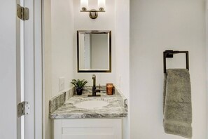 Unclassified image, 2 of 29, button