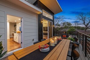 Unclassified image, 4 of 29, button