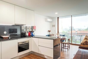 Oven, dishwasher, coffee/tea maker, toaster