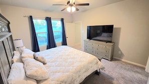 3 dormitorios, tabla de planchar con plancha, cuna de viaje