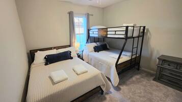 3 室のベッドルーム、アイロン / アイロン台、旅行用ベビーベッド、WiFi (無料)