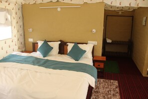 Shower, handuk, sabun, dan sampo