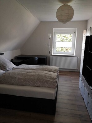 2 bedrooms, in-room safe, desk, iron/ironing board