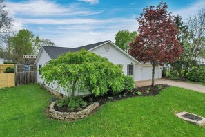 Exterior - Quiet Ranch Retreat for Work Crews & Families Johnstown, OH (Johnstown)
