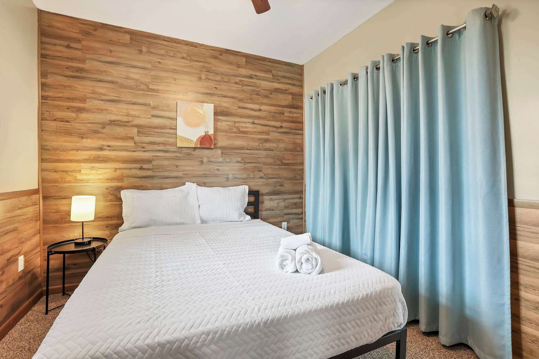 4 habitaciones, tabla de planchar con plancha, wifi y ropa de cama 