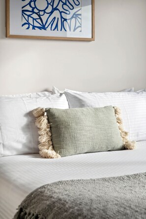 2 habitaciones, tabla de planchar con plancha, wifi y ropa de cama