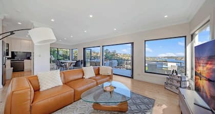 MetaWise Luxe 6 Bed Ocean View Family Home in Seaforth