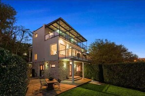 Exterior - MetaWise Luxe 6 Bed Ocean View Family Home in Seaforth (Seaforth)