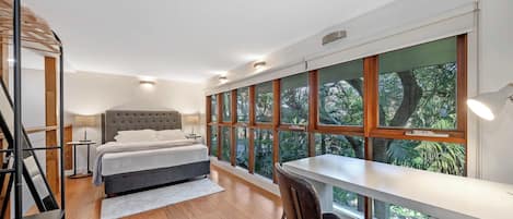 Desk, iron/ironing board, WiFi, bed sheets