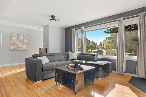 Nineteen55 4BR Parkside Home in Central Red Deer