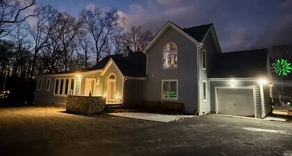 Town of Lewes Spacious Multi-Unit Newly Renovated Home!