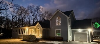 Town of Lewes Spacious Multi-Unit Newly Renovated Home!