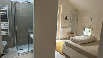 Habitación doble, no se aceptan mascotas, vista al jardín | Caja de seguridad en la habitación, cortinas blackout y wifi gratis