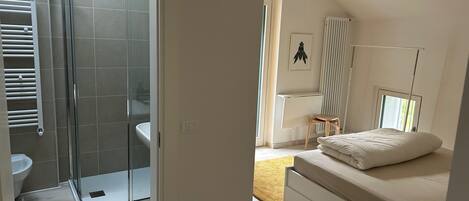 Kahden hengen huone, lemmikkejä ei sallita, näköala puutarhaan | Tallelokero huoneessa, pimennysverhot, ilmainen Wi-Fi