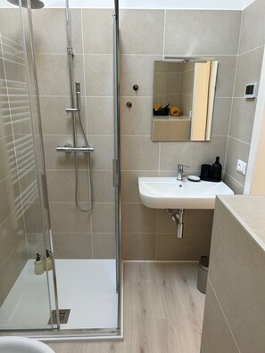 Doppelzimmer, Haustiere nicht gestattet, Gartenblick | Badezimmer