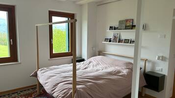 Camera doppia, vista giardino | Una cassaforte in camera, tende oscuranti, Wi-Fi gratuito